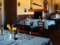 Piatti tipici toscani cucinati con prodotti naturali, riviera etrusca